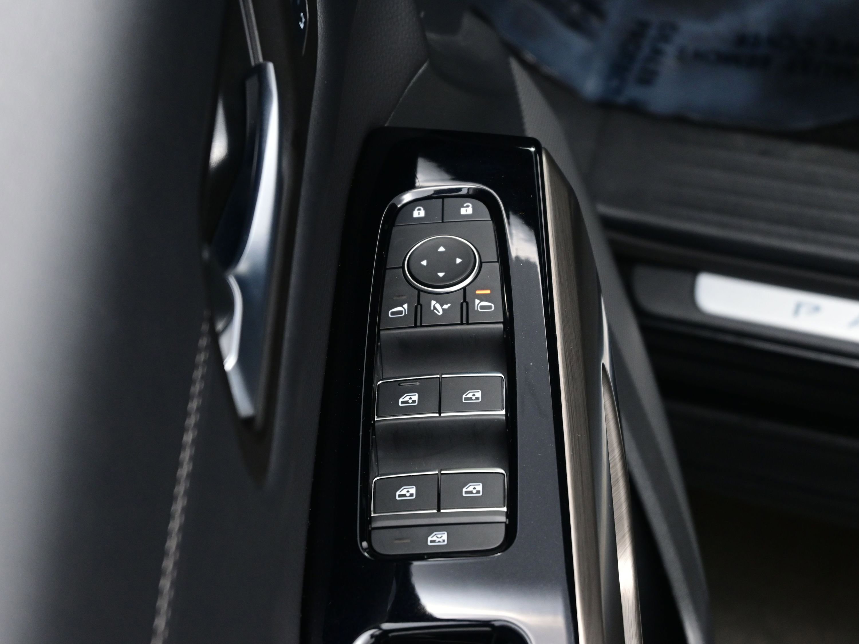 Used 2025 Nissan Pathfinder Platinum w/ Cargo Package image 10