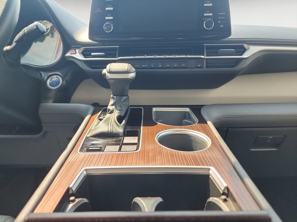 Used 2023 Toyota Sienna XLE w/ XLE Plus Package AWD/4WD image 12