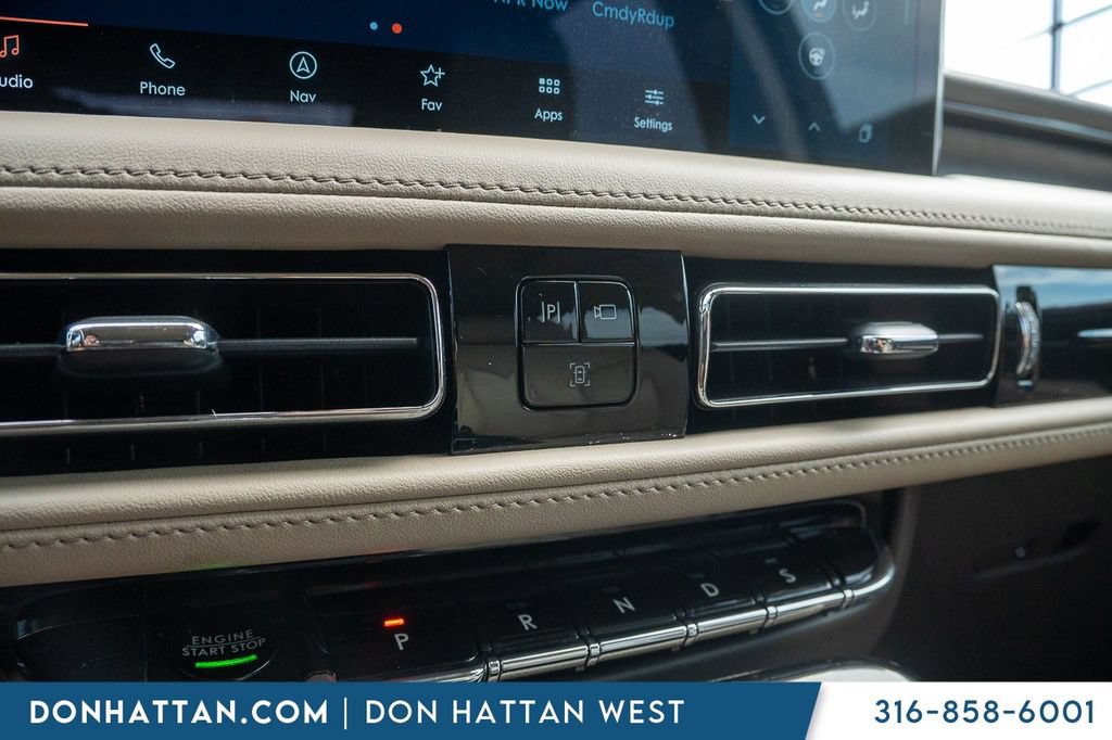 Used 2022 Lincoln Nautilus Reserve AWD/4WD image 9