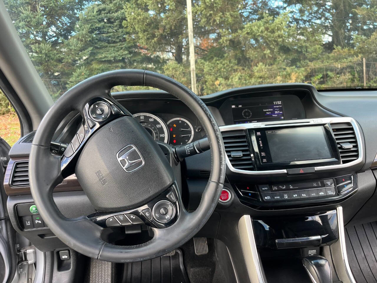 Used 2017 Honda Accord Touring image 6