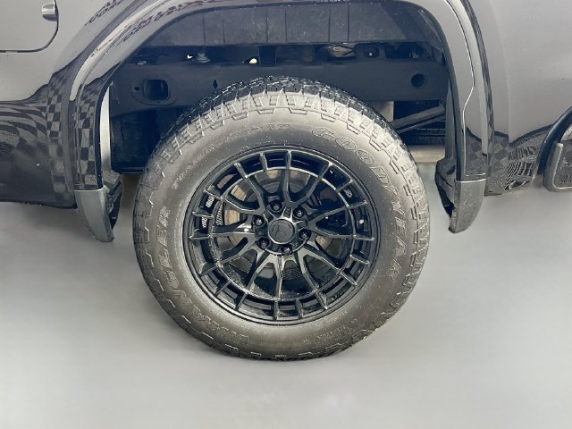 Used 2025 GMC Sierra 1500 AT4 w/ AT4 Premium Package AWD/4WD image 38