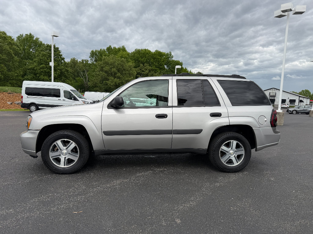 Used 2005 Chevrolet TrailBlazer LS w/ LS Preferred Equipment Group RWD image 4