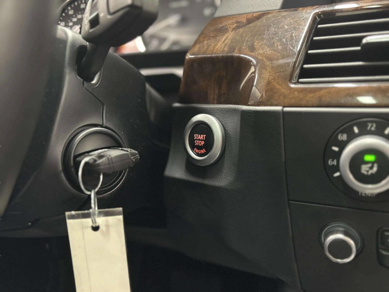 Used 2010 BMW 528i xDrive Sedan image 24