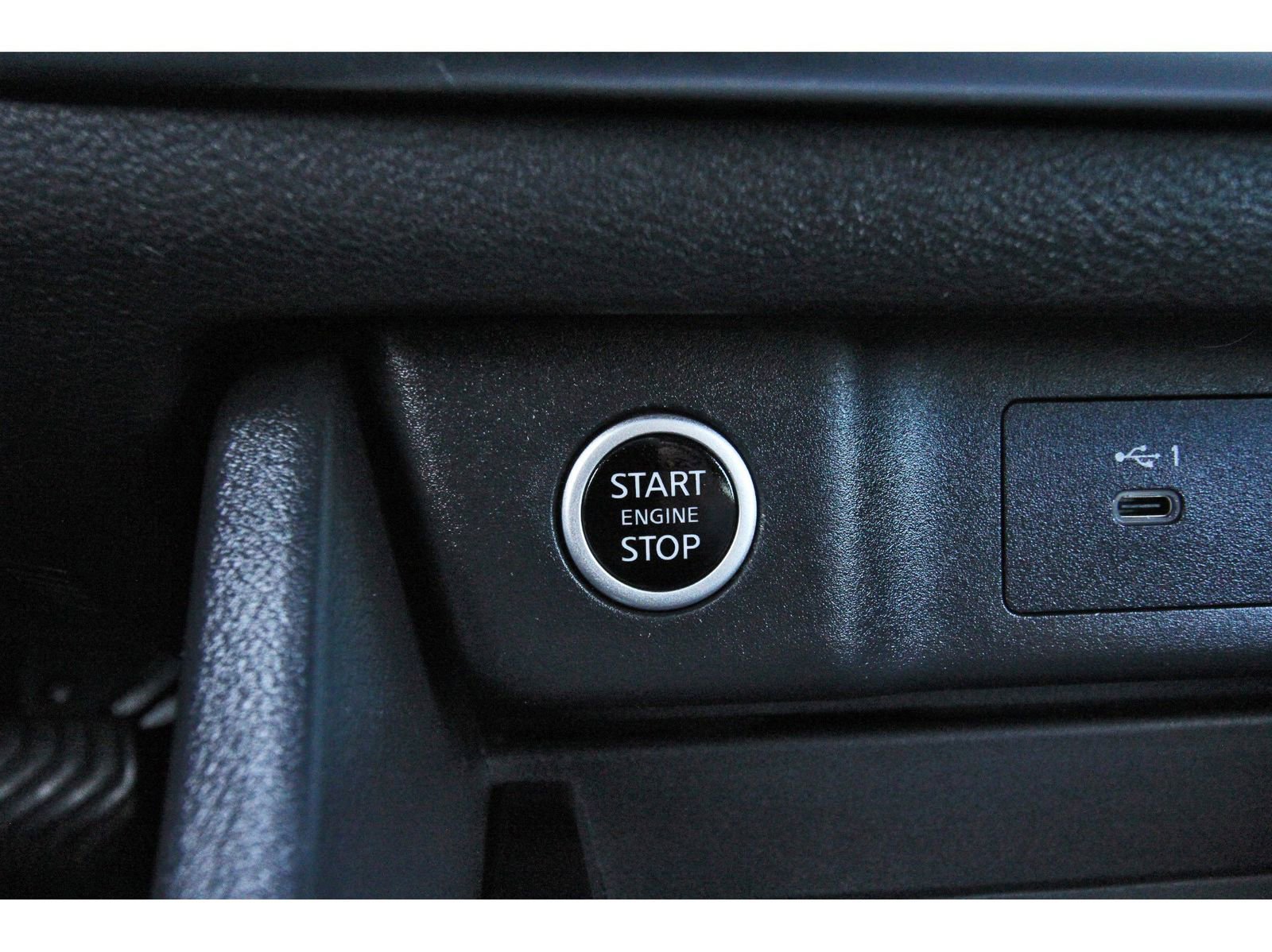 Used 2023 Nissan Rogue SV image 27