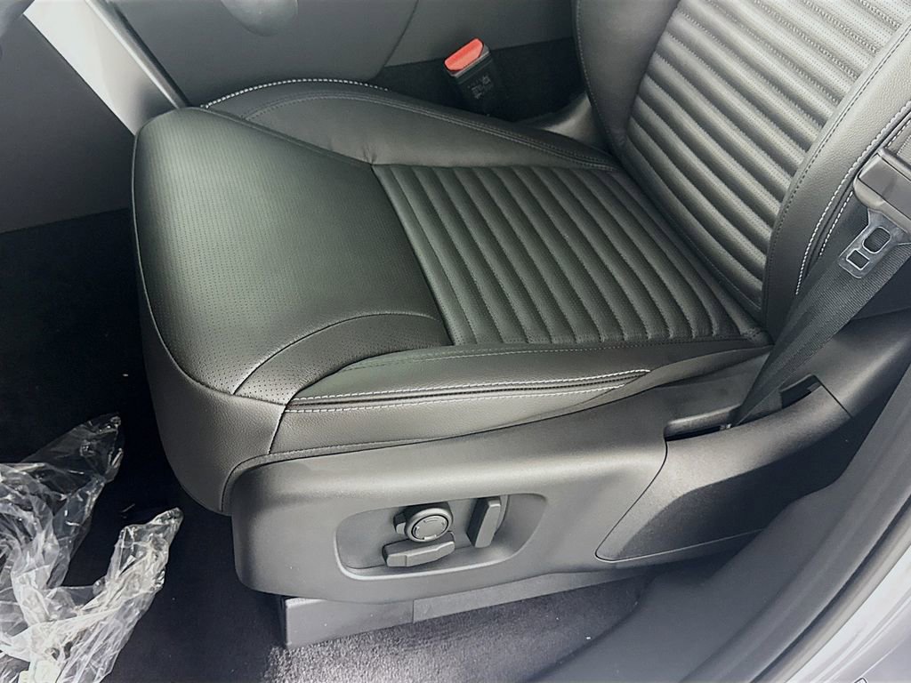 New 2025 Land Rover Discovery S image 19