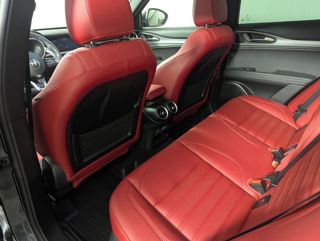 Used 2022 Alfa Romeo Stelvio Veloce image 22