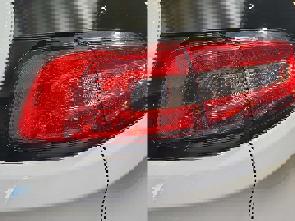 Used 2016 Jeep Cherokee Limited image 37