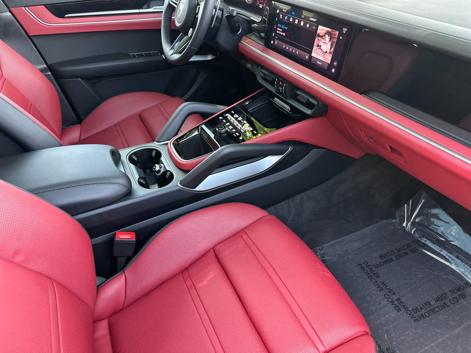 Certified 2025 Porsche Cayenne Turbo AWD/4WD image 17