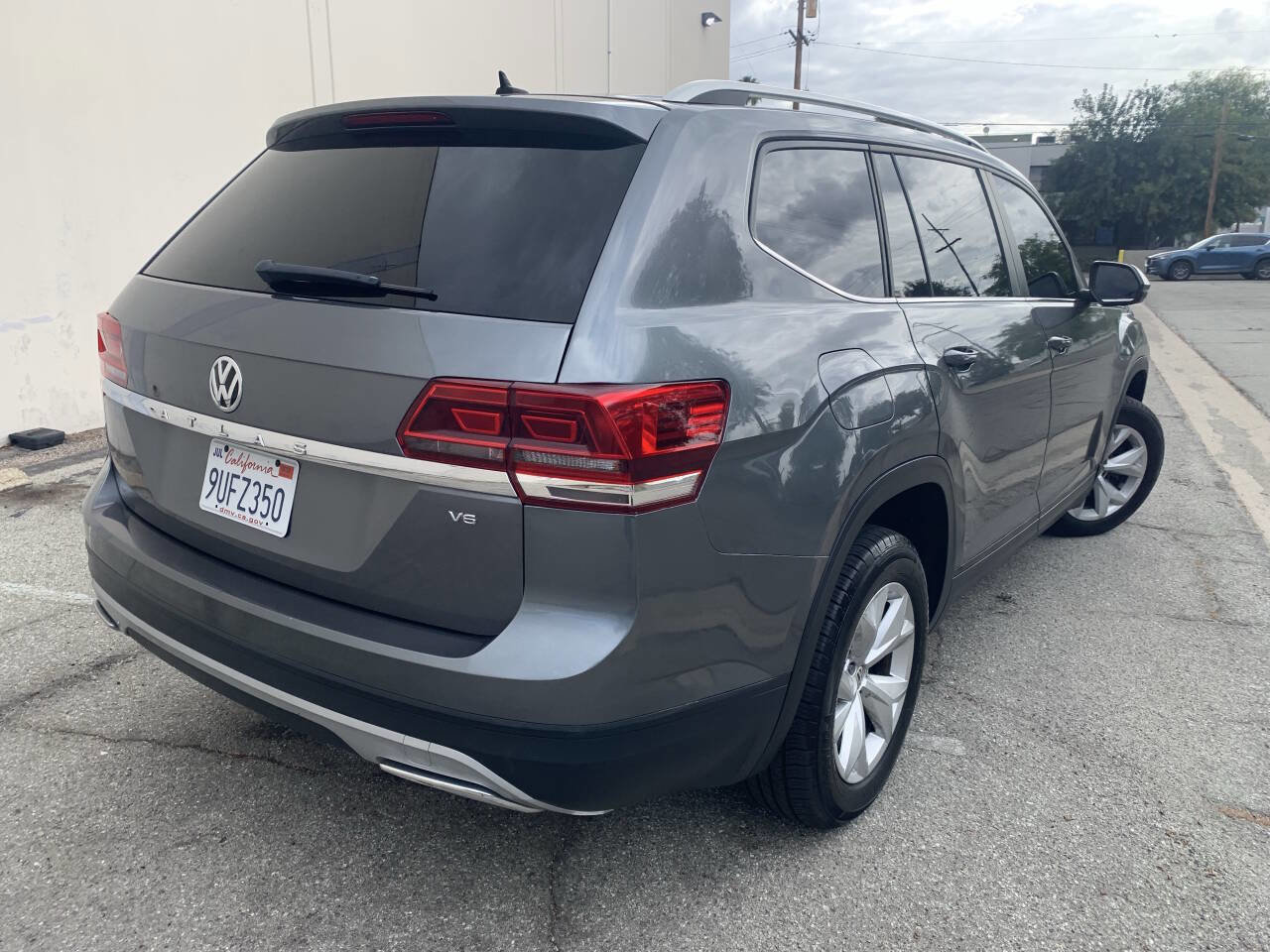 Used 2018 Volkswagen Atlas Launch Edition FWD image 8