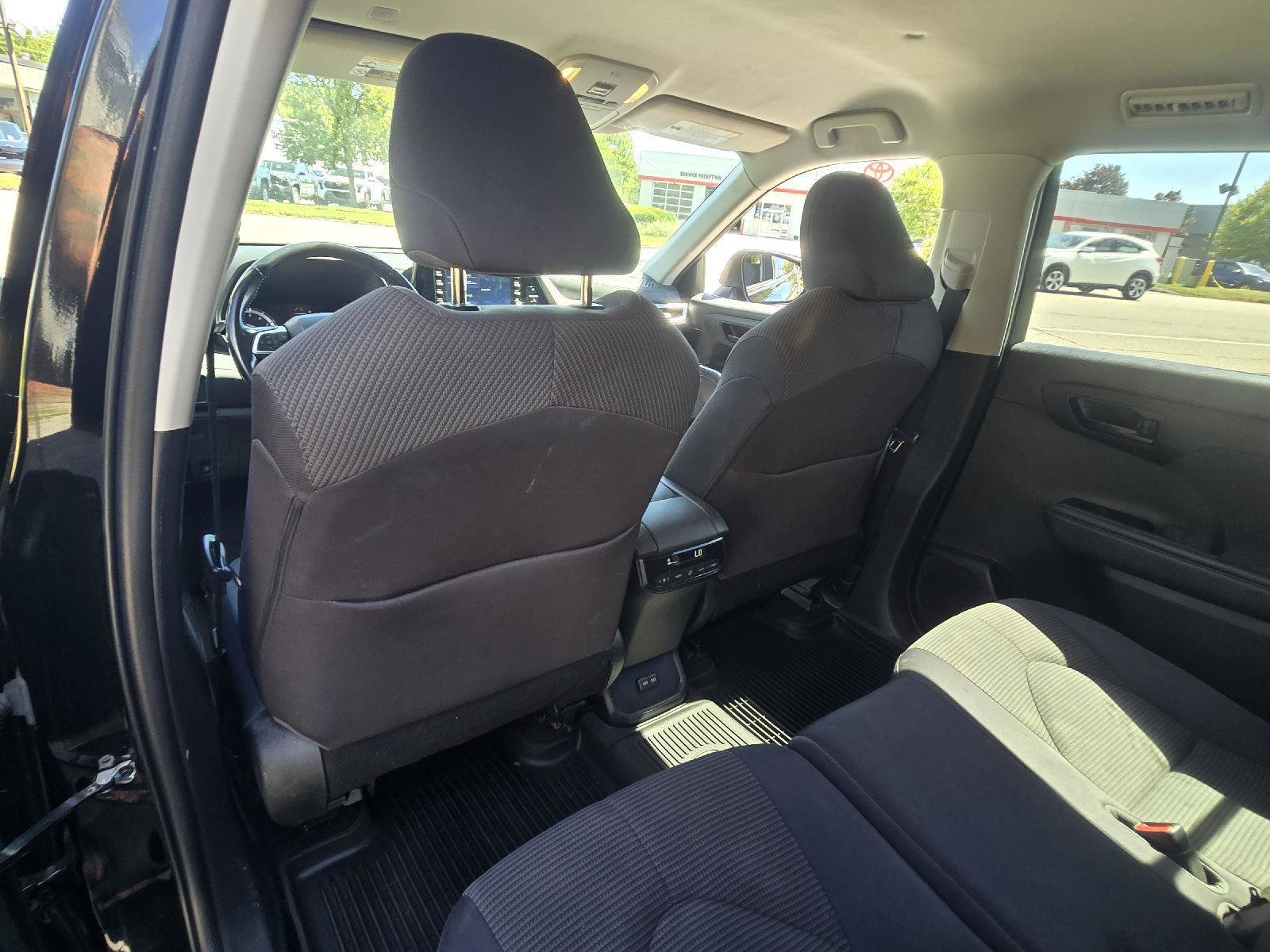 Used 2022 Toyota Highlander LE image 14