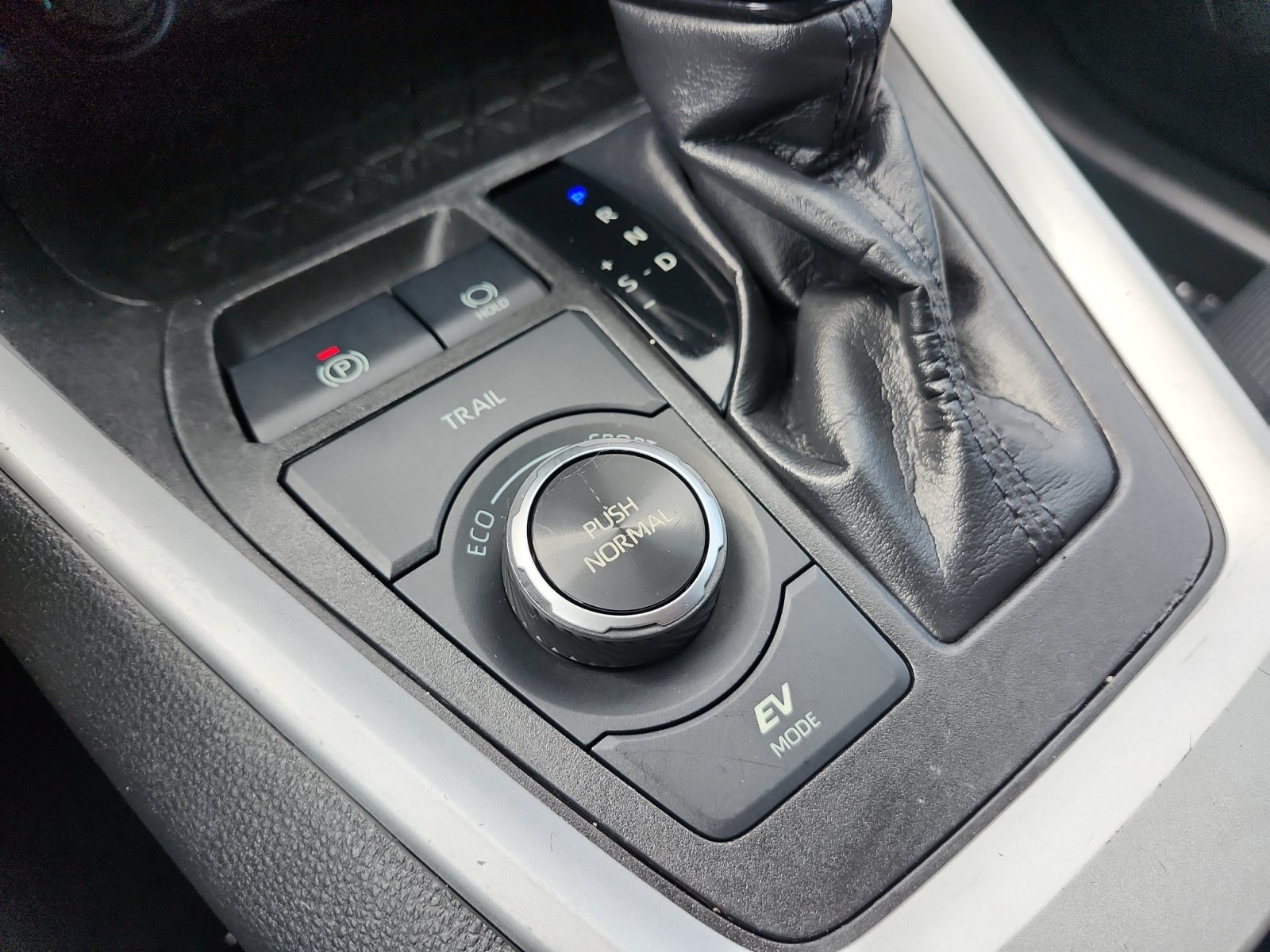Used 2022 Toyota RAV4 LE AWD/4WD image 22