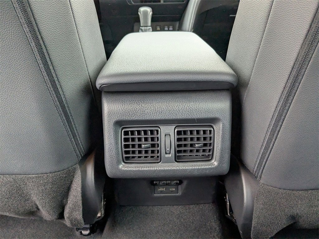 Used 2025 Toyota Camry SE image 28
