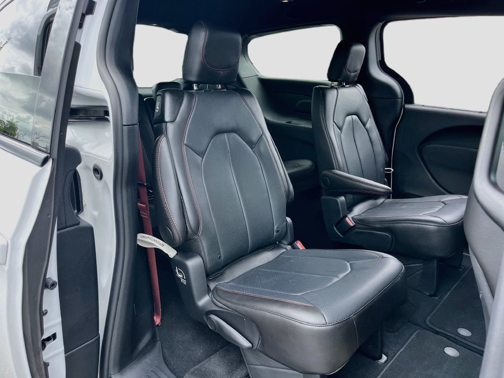 New 2027 Chrysler Pacifica Select FWD image 27