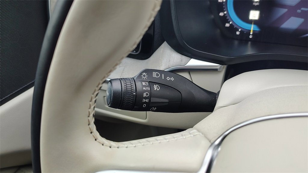 Used 2023 Volvo XC60 B5 Plus w/ Climate Package image 16