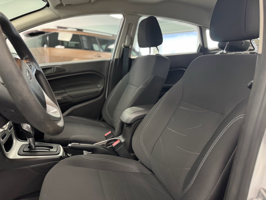 Used 2019 Ford Fiesta SE image 12