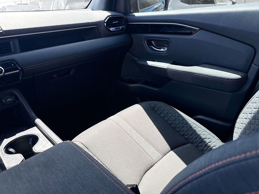 Used 2025 Honda Pilot Sport image 26