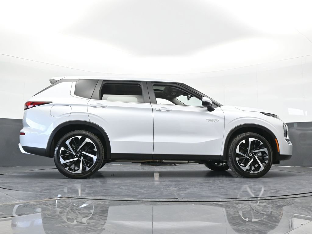 New 2025 Mitsubishi Outlander SE image 61