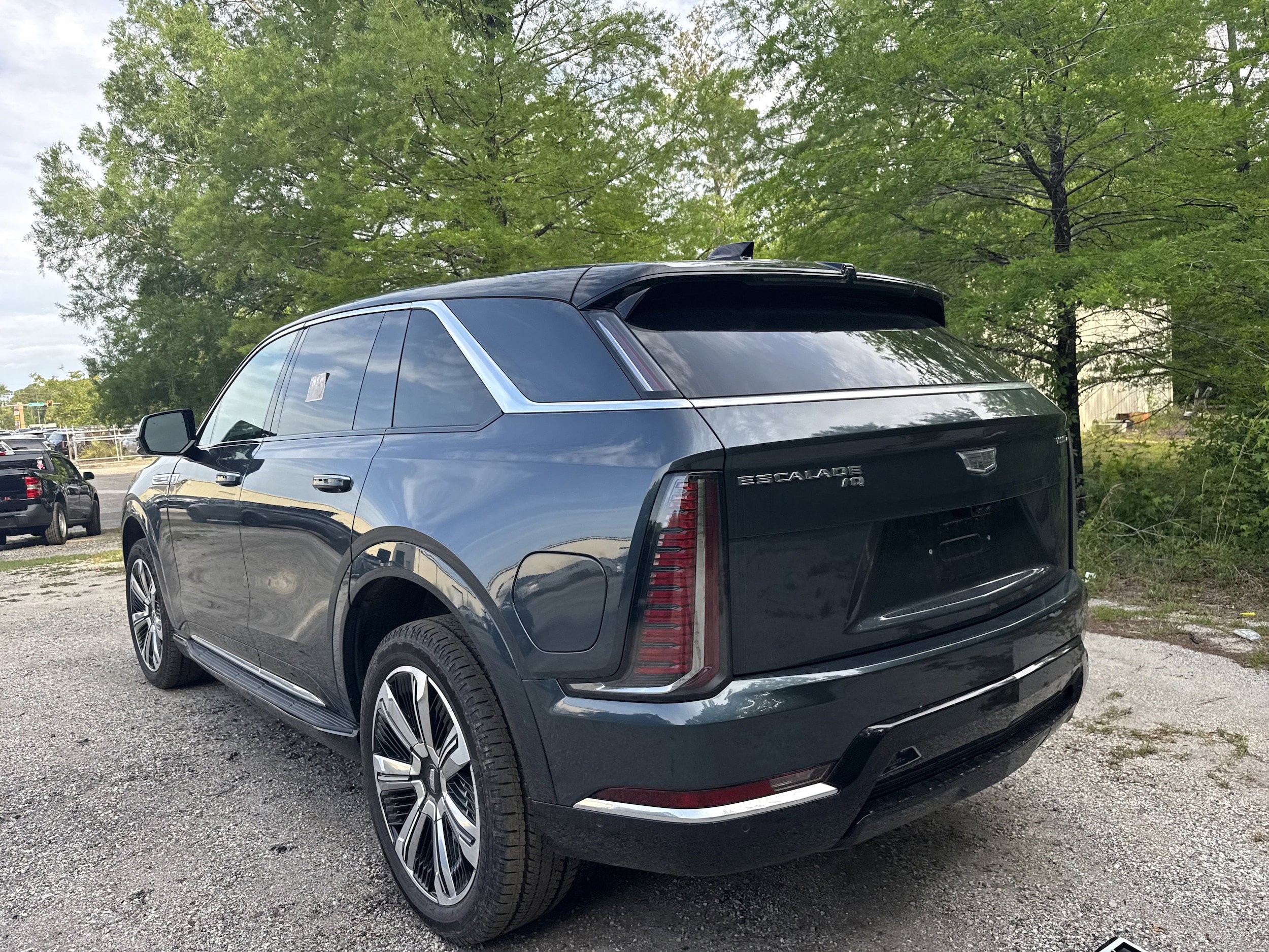Certified 2025 Cadillac Escalade IQ Luxury 1 w/ Smart Trailering package AWD/4WD image 4