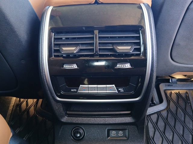 Used 2019 BMW X7 xDrive40i w/ Premium Package image 14