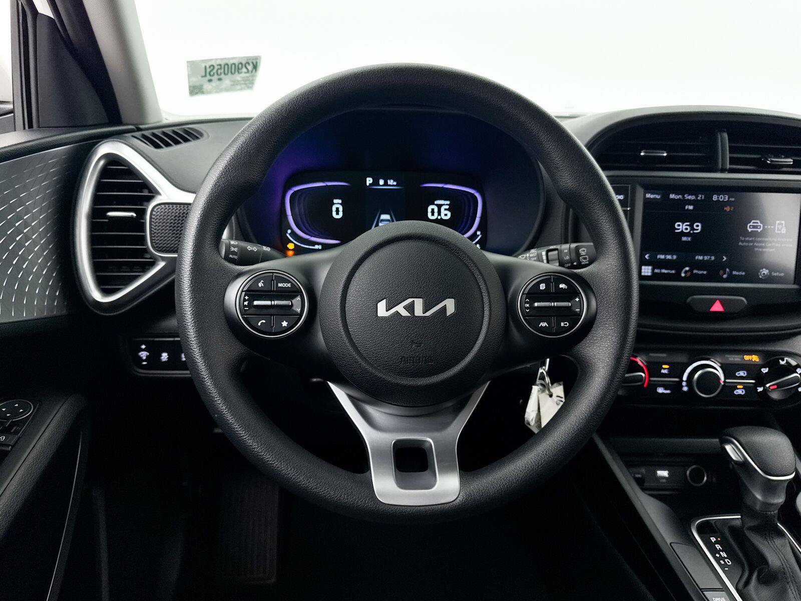 Used 2025 Kia Soul LX w/ LX Technology Package FWD image 3