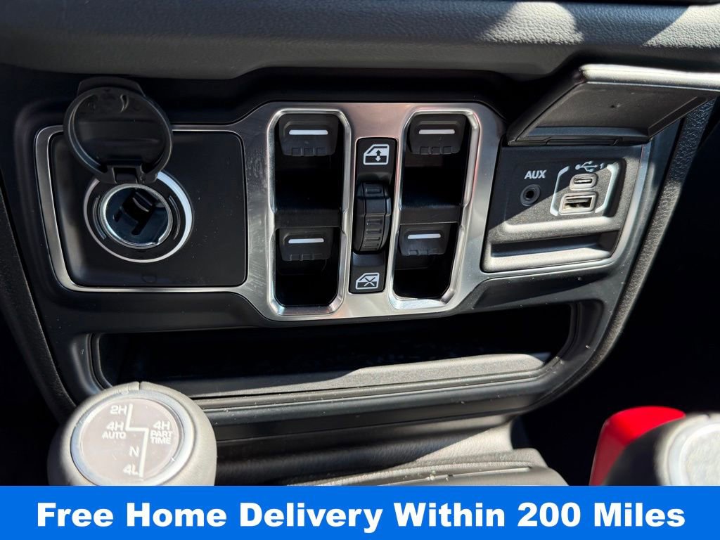 Used 2024 Jeep Wrangler Unlimited Sahara w/ Technology Group image 25