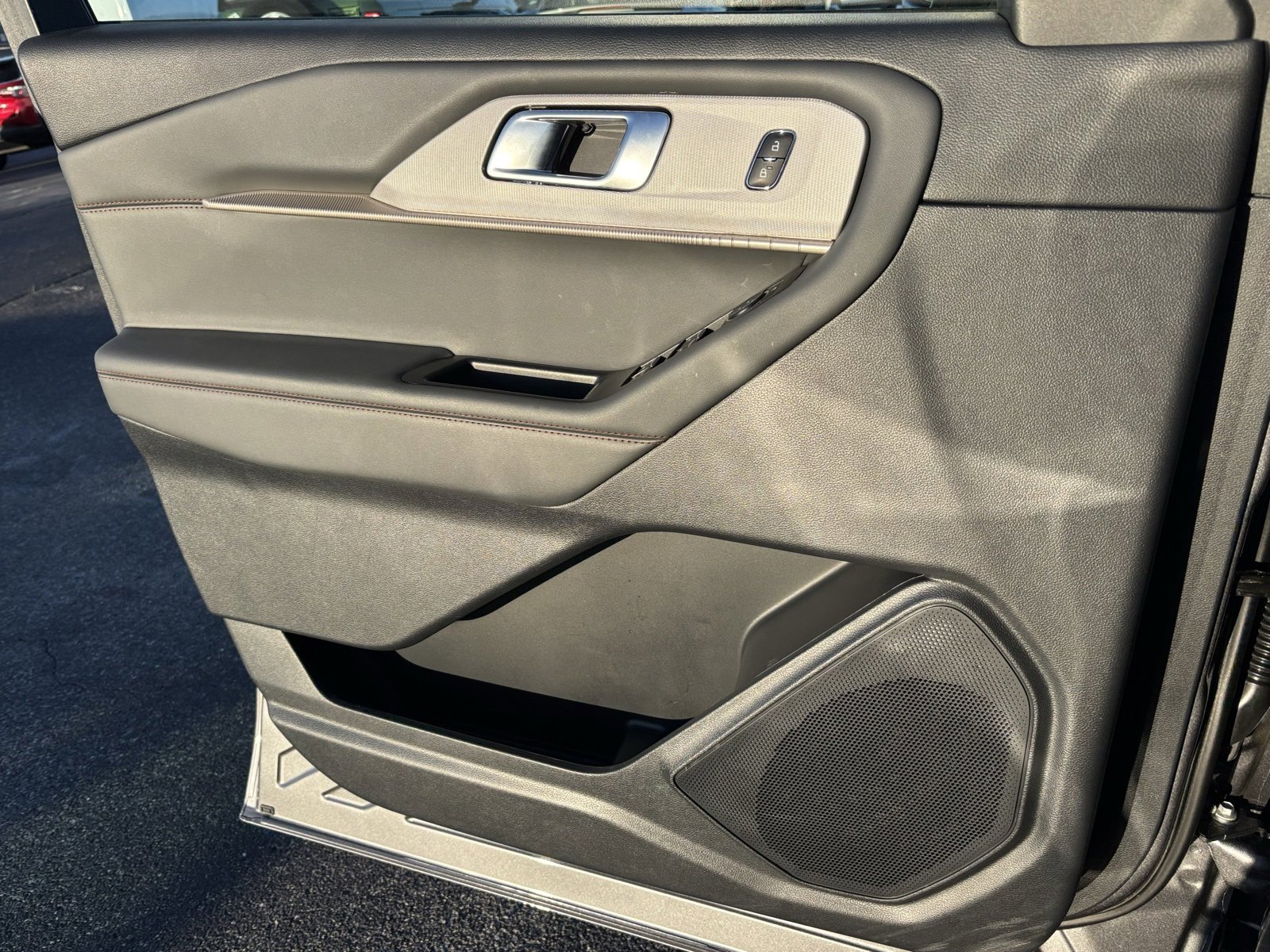 Used 2025 Ford Explorer Active image 16