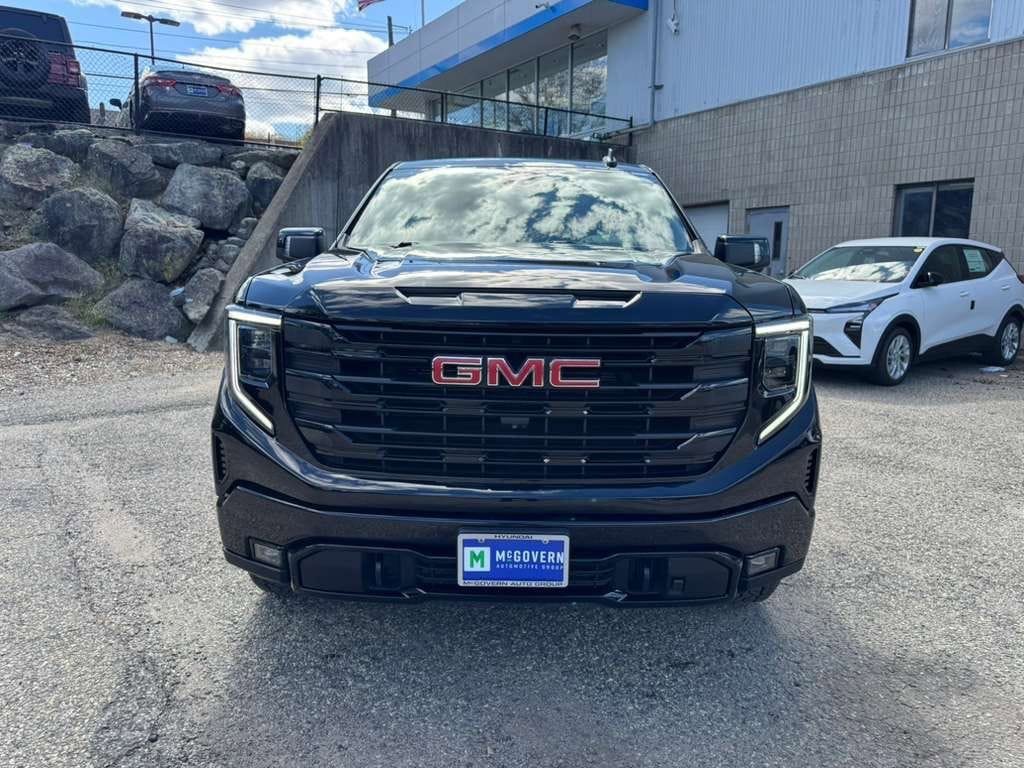 Used 2023 GMC Sierra 1500 Elevation w/ Elevation Premium Package AWD/4WD image 9
