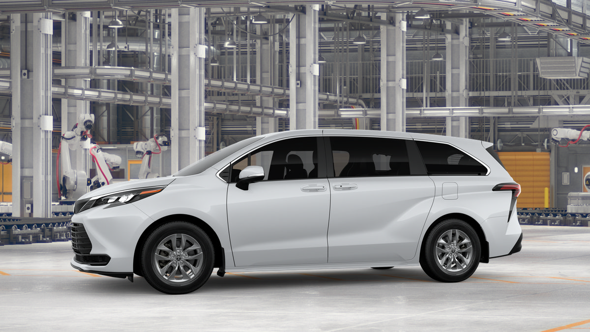 New 2026 Toyota Sienna LE FWD image 3