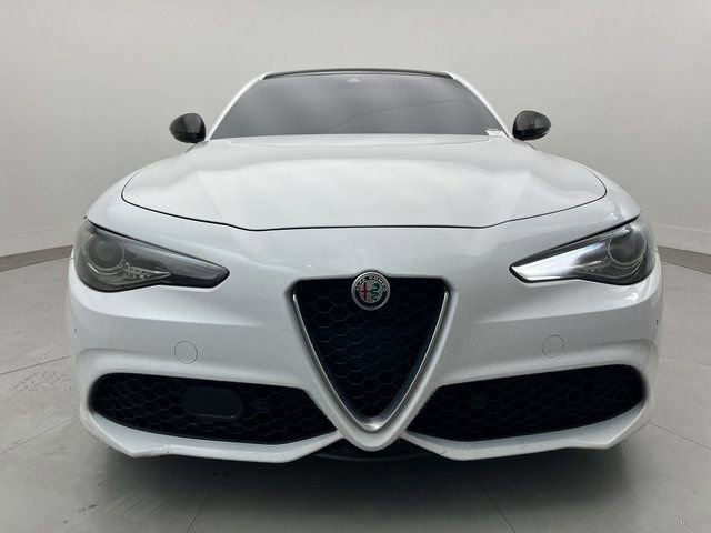 Used 2018 Alfa Romeo Giulia Ti Sport w/ Quick Order Package 22S Sport AWD/4WD image 2