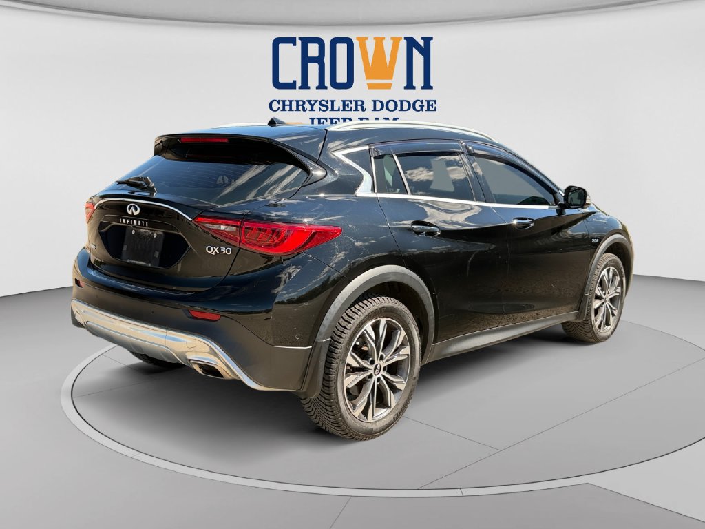 Used 2017 INFINITI QX30 Premium w/ Technology Package AWD/4WD image 3
