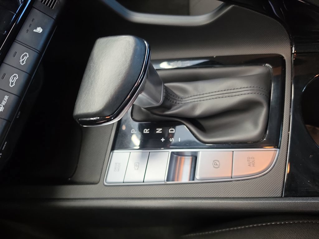 Used 2025 Hyundai Elantra SEL FWD image 31