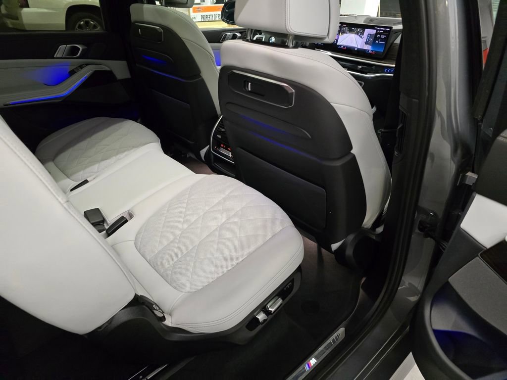 Used 2023 BMW X7 xDrive40i w/ Executive Package image 35