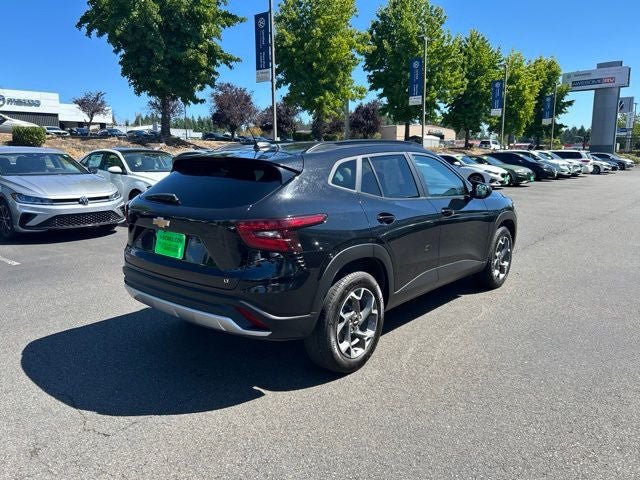 Used 2024 Chevrolet Trax LT FWD image 9