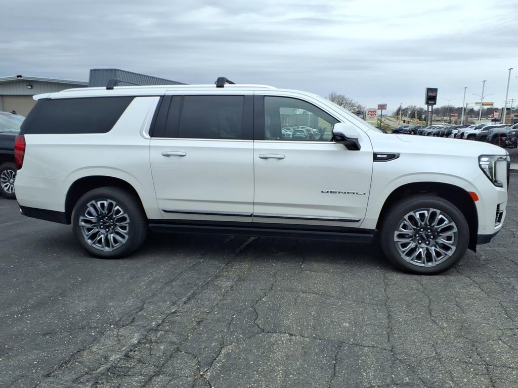 Used 2023 GMC Yukon XL Denali Ultimate image 2