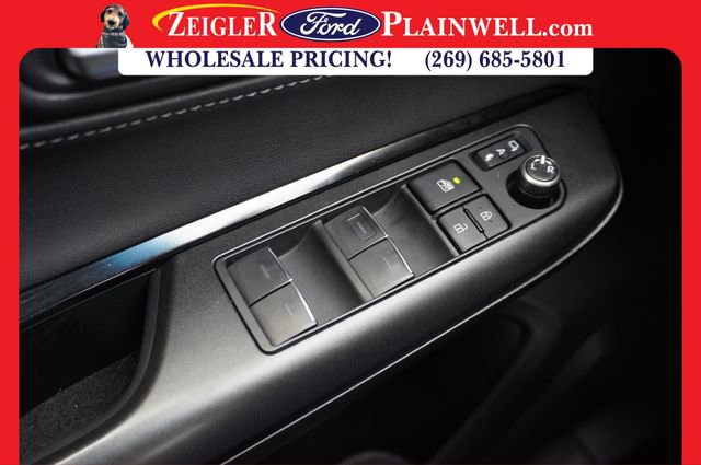 Used 2022 Toyota Venza LE image 29