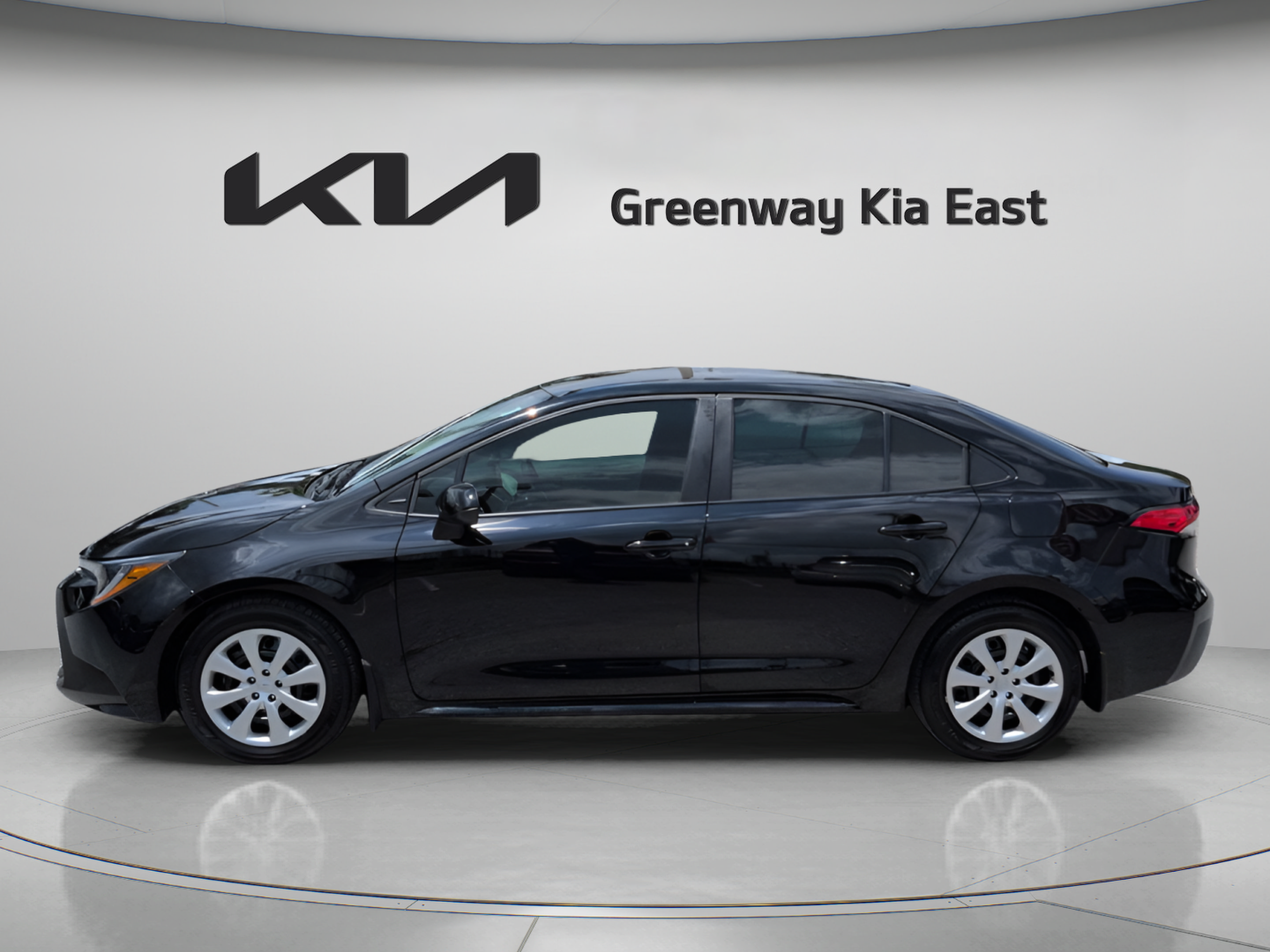 Used 2025 Toyota Corolla LE FWD image 8