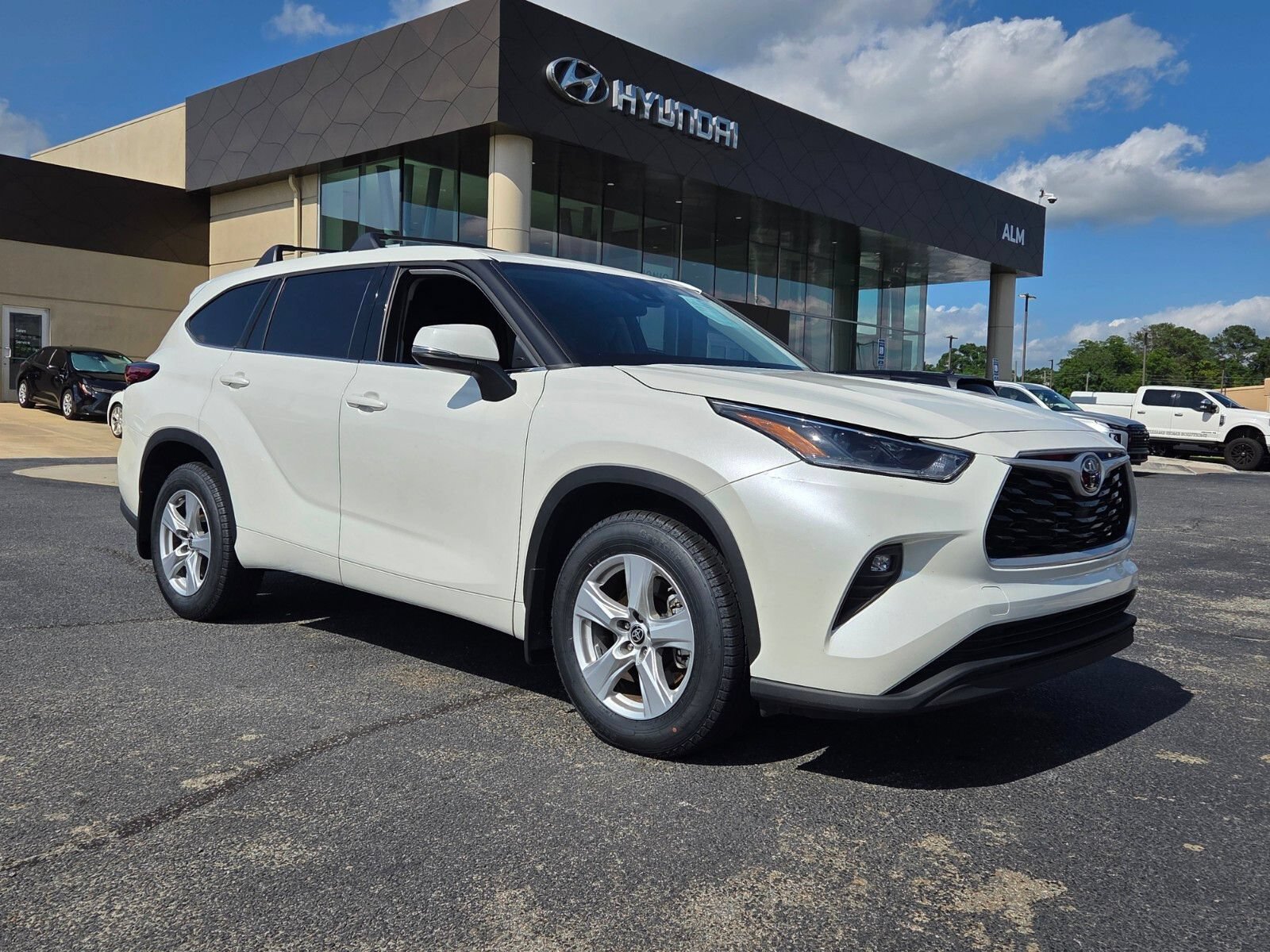 Used 2021 Toyota Highlander LE