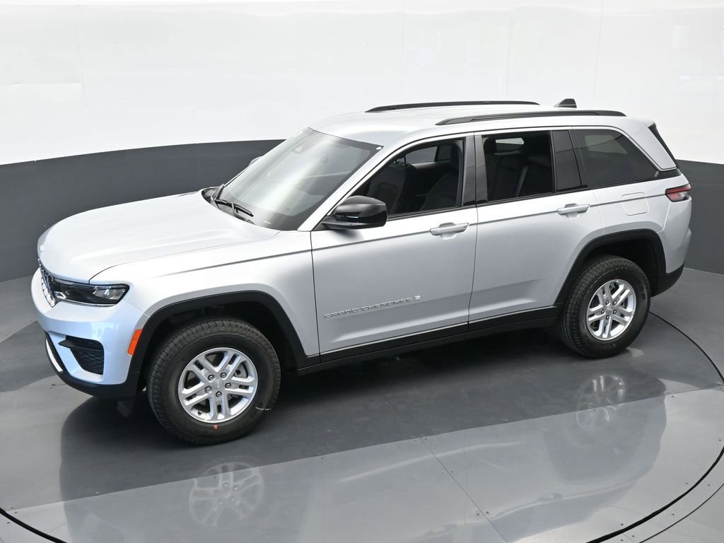 Used 2024 Jeep Grand Cherokee Laredo w/ Trailer Tow Package image 29