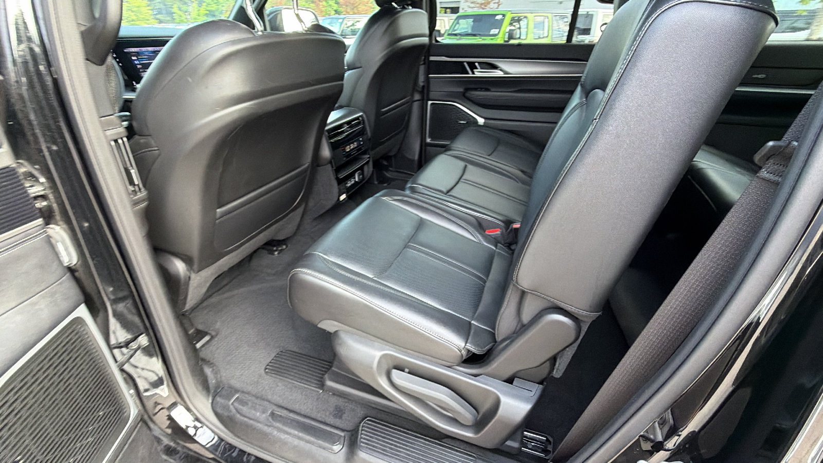 Used 2025 Jeep Wagoneer 4WD w/ Convenience Group I image 25