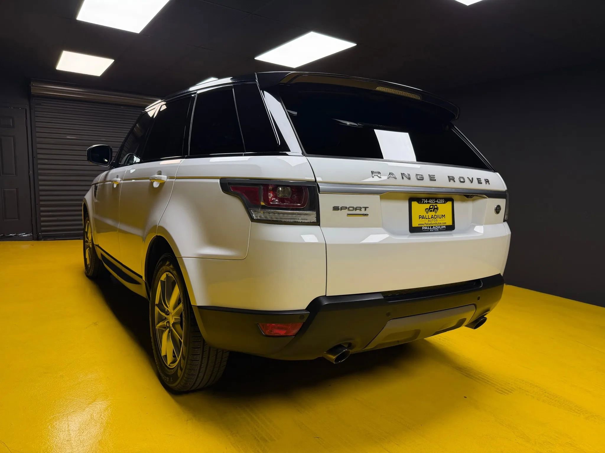 Used 2014 Land Rover Range Rover Sport SE image 5