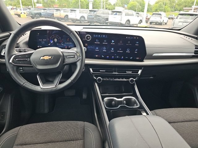 Used 2025 Chevrolet Traverse LT FWD image 39