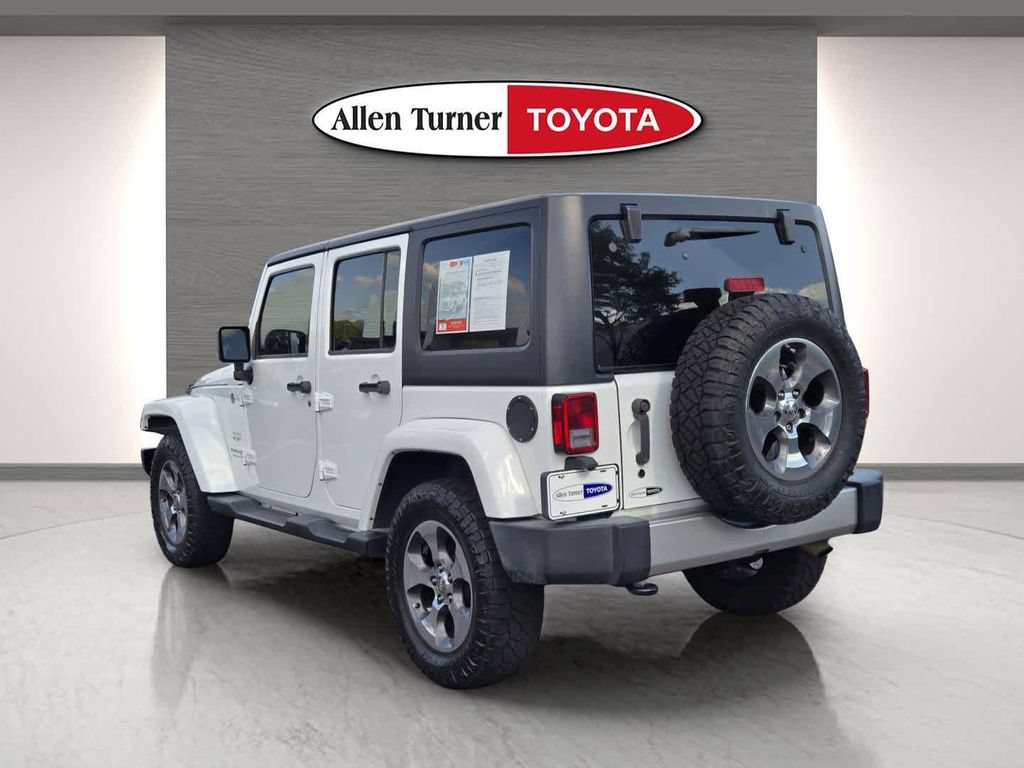 Used 2018 Jeep Wrangler Unlimited Sahara AWD/4WD image 8