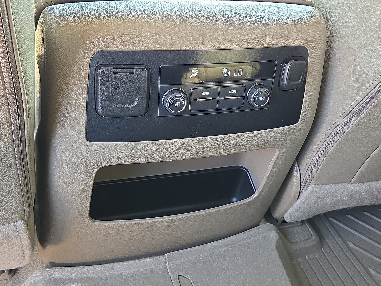 Used 2019 GMC Yukon SLT w/ HD Trailering Package AWD/4WD image 12