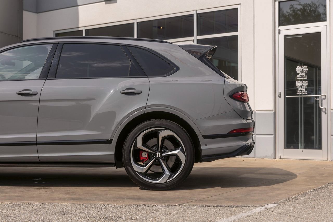 Used 2025 Bentley Bentayga AWD/4WD image 17