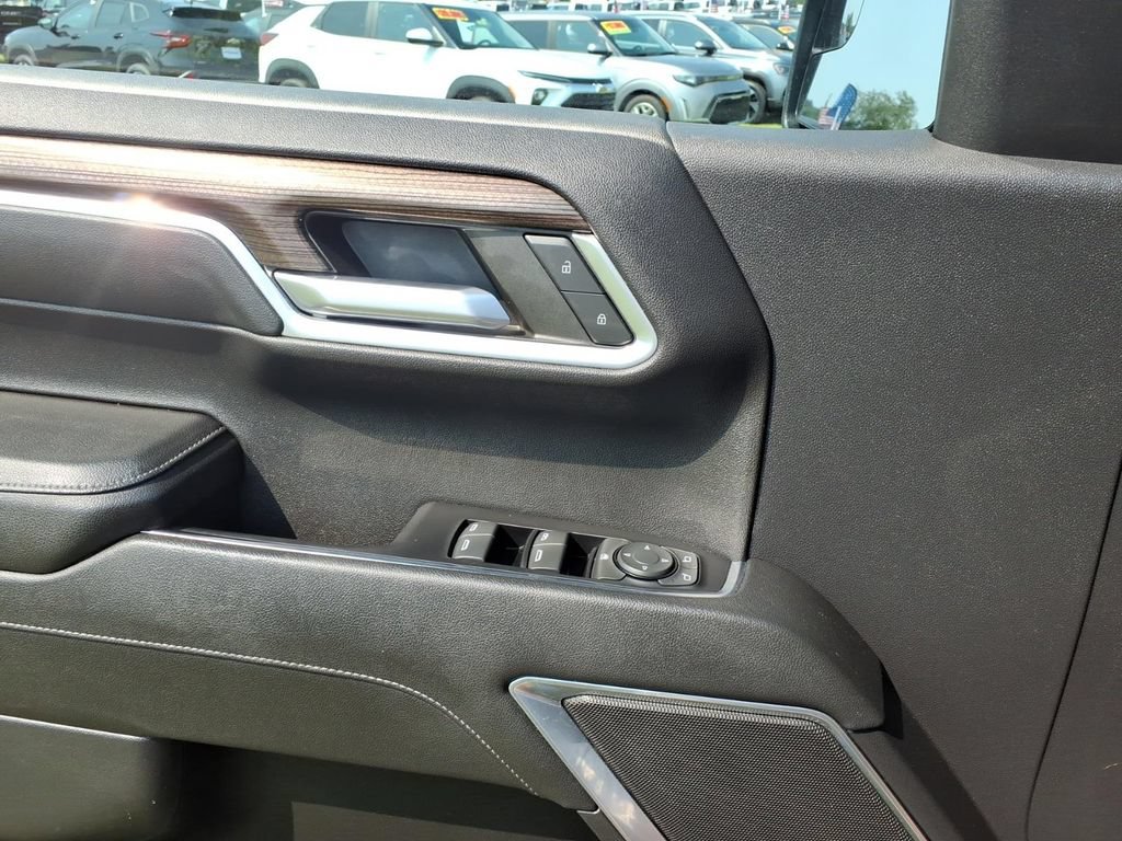 Used 2022 Chevrolet Silverado 1500 LT AWD/4WD image 12