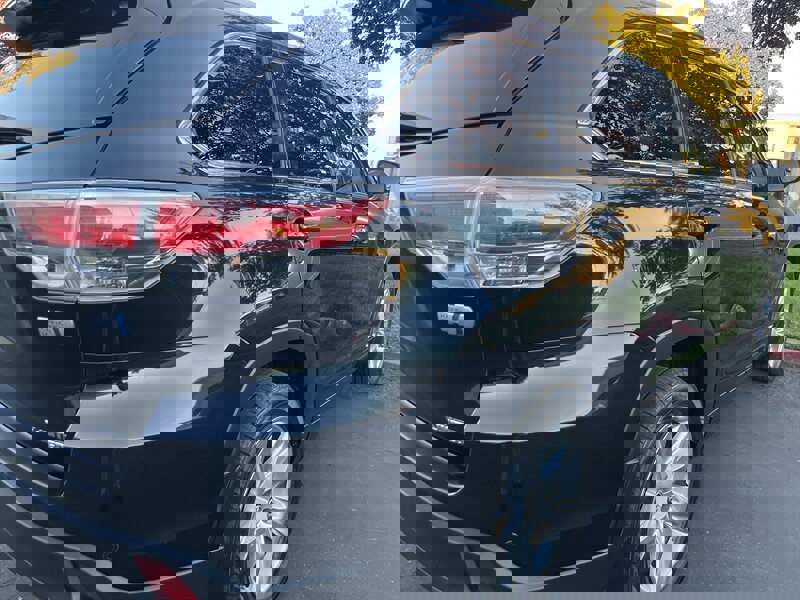 Used 2016 Toyota Highlander Limited image 12