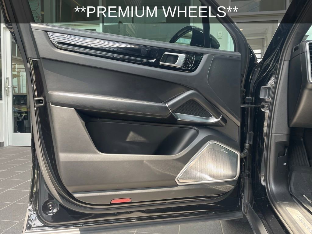 Used 2020 Porsche Cayenne Turbo image 9