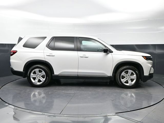 Used 2023 Honda Pilot LX image 4