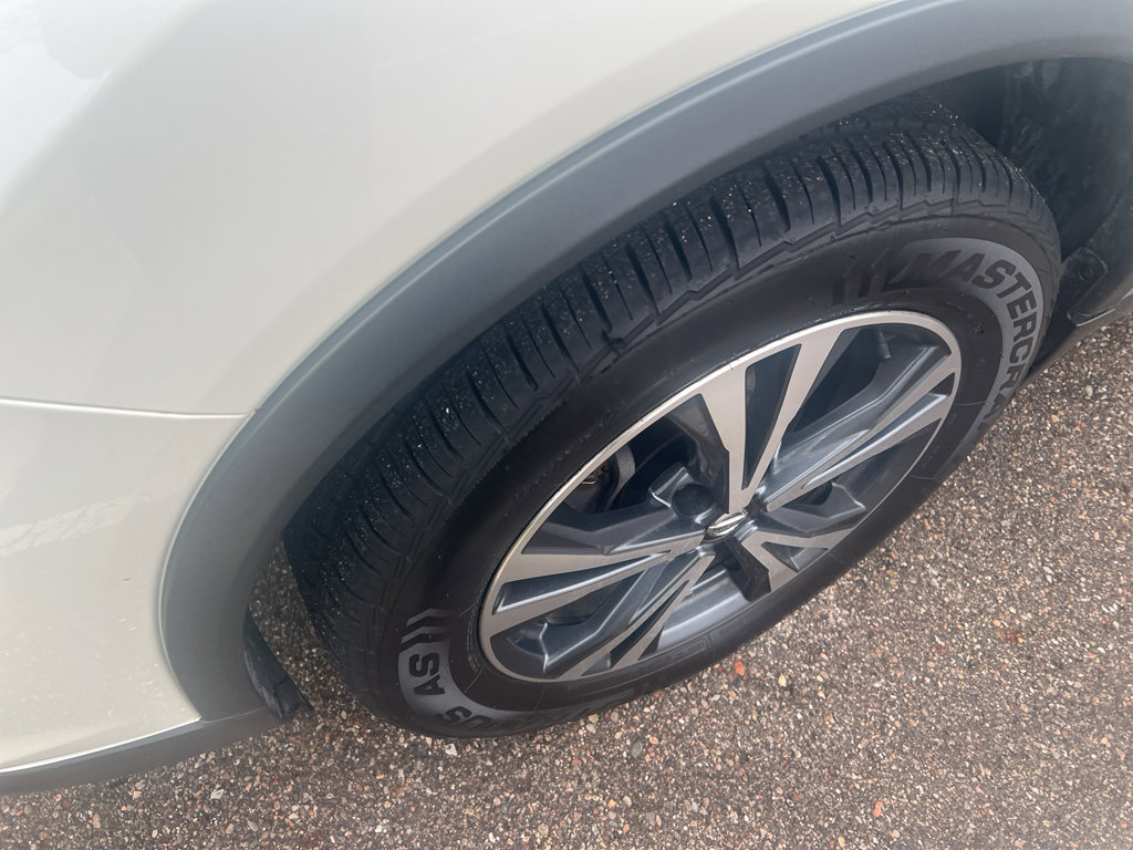 Used 2019 Nissan Rogue SV w/ Premium Package AWD/4WD image 3