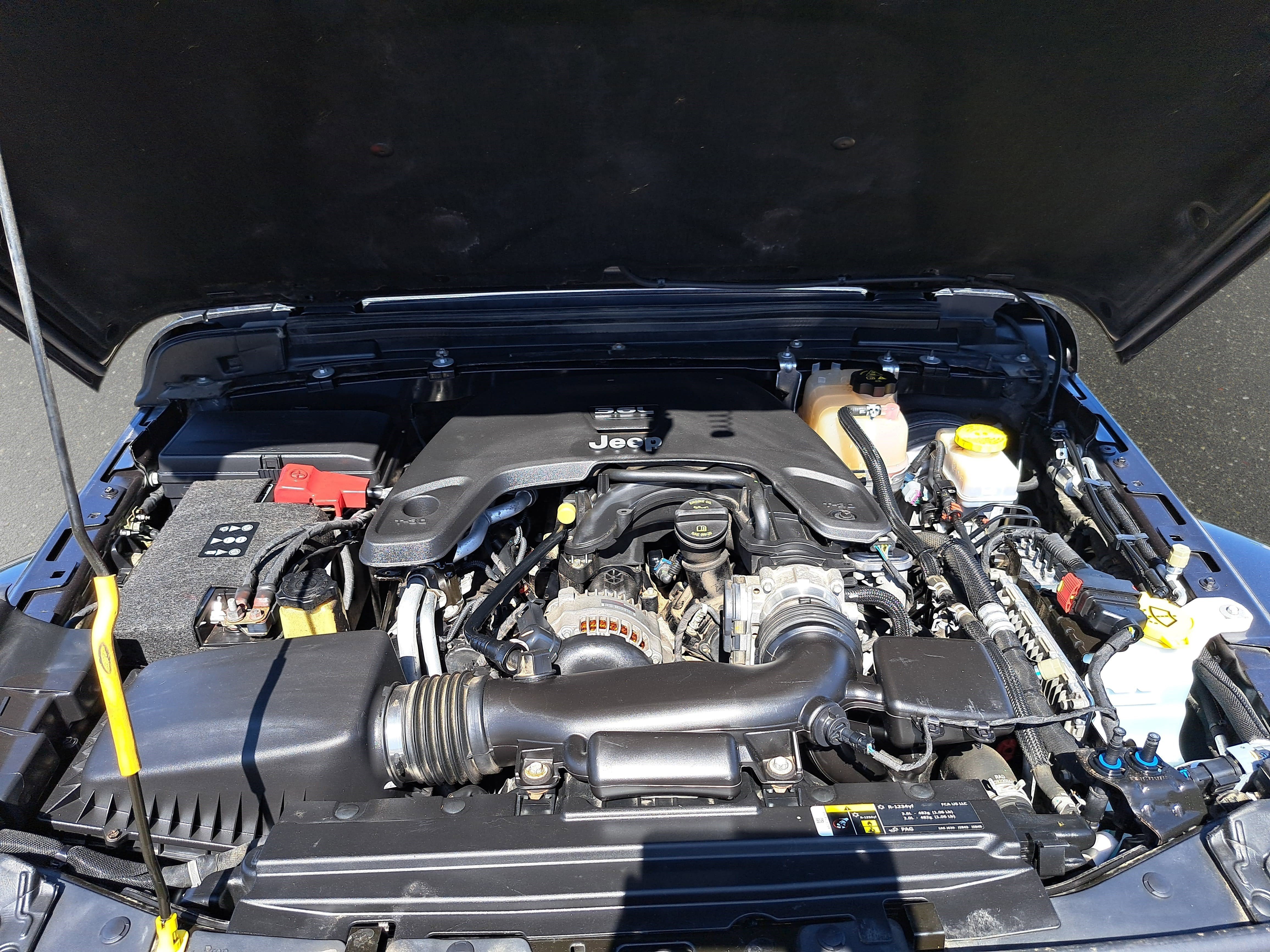 Used 2018 Jeep Wrangler Unlimited Sahara w/ Dual Top Group image 28